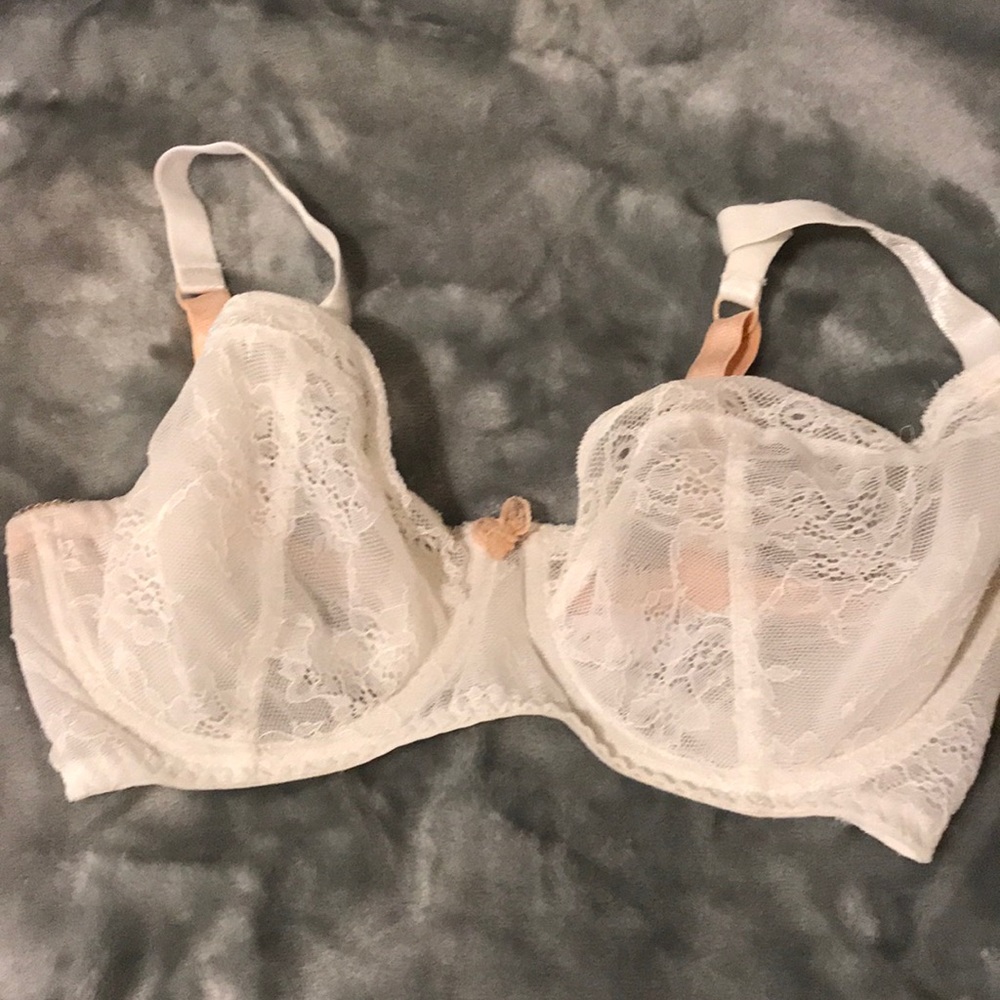Blush bra in white lace